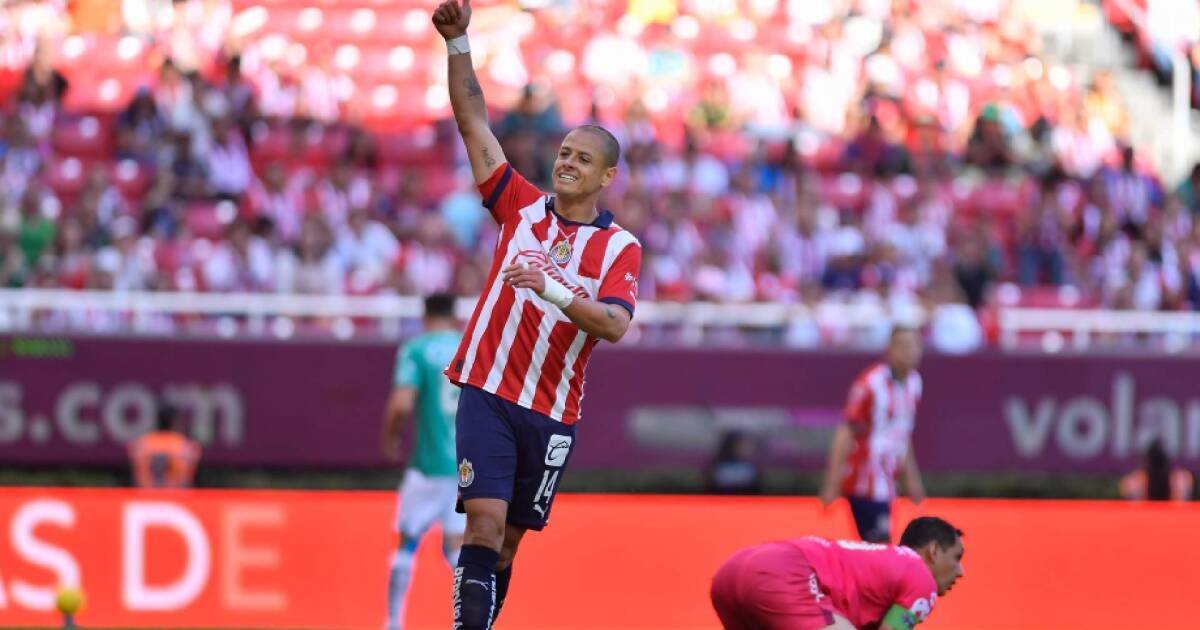 Javier ‘Chicharito’ Hernández debuta como titular con Chivas en el